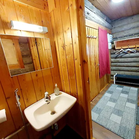 木屋 Kelorinne Ladun Ja Jaerven Laeheisyydessae *