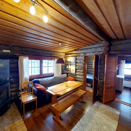 Kelorinne Ladun Ja Jaerven Laeheisyydessae 木屋 *